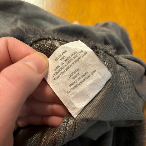 Ugg Pillowcase Grey Fur - Picture 3 of 4